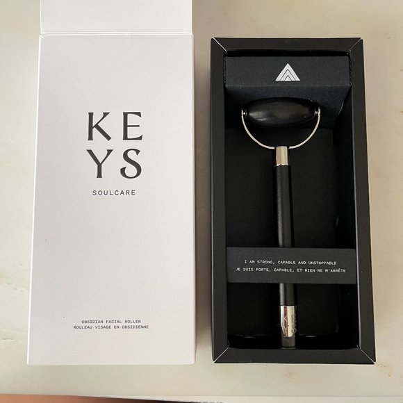 KEYS Soulcare Obsidian Facial Roller - Picture 1 of 4